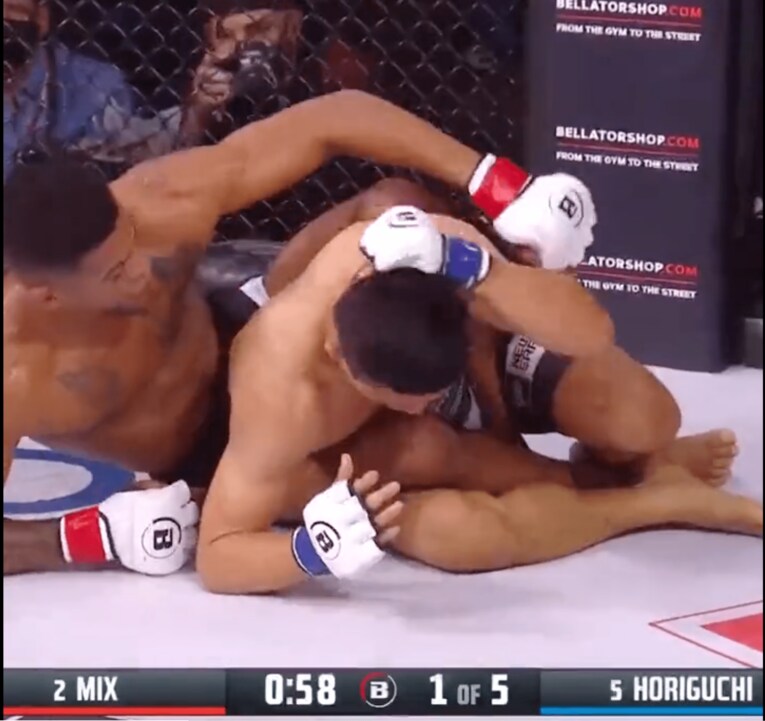 堀口恭司vsパッチー・ミックス／Bellator公式twitterより（@BellatorMMA）
