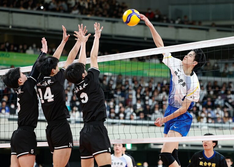 3連覇を達成した春高バレーでは、大会MVPにも選出されている　©︎JIJI PRESS