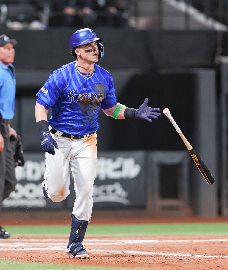 長距離が期待できる助っ人だが、今季もプレーは泥臭く、そして情熱的　©JIJI PRESS