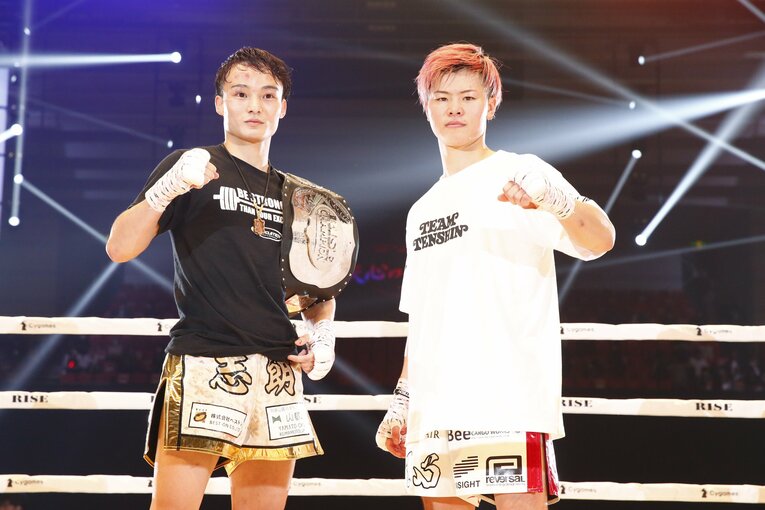 志朗（左）と那須川天心　(C)RISE