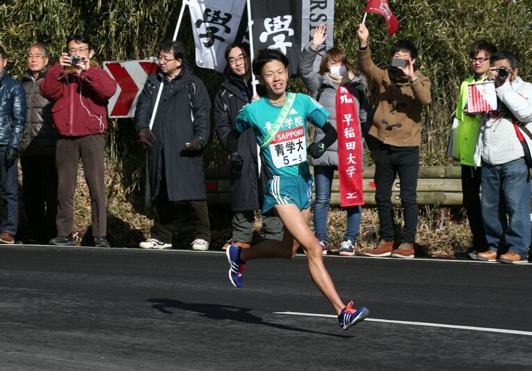 5区の下りを力走する神野　©JIJI PRESS