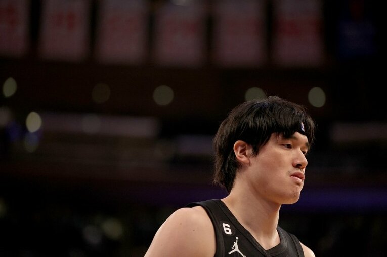 デュラントらをトレードで放出するなど、大きな方針転換を決断したネッツ。当面は新戦力を重用する時間が続くことが予想され、渡邊雄太に再び試練が訪れた ／ photograph by Getty Images