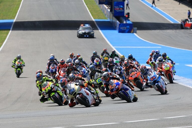 ホールショットを決める小椋。この語トップを譲ることなく1位でゴールした