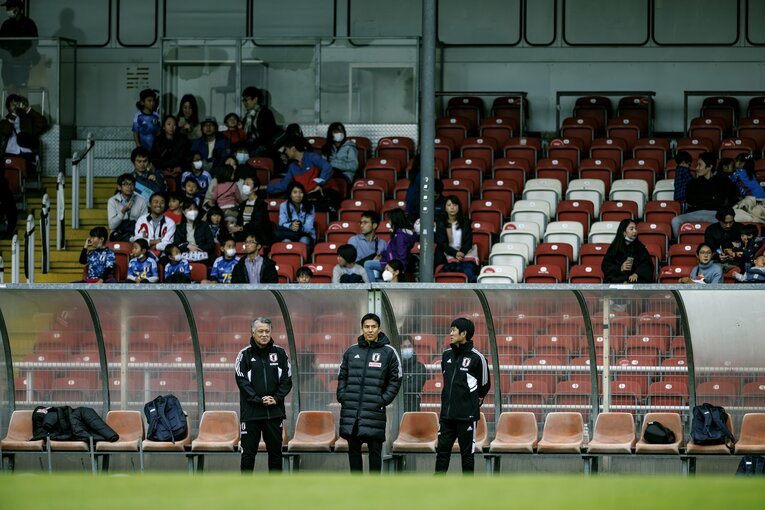 22年9月の日本代表欧州遠征。当時現役の長谷部は森保監督らとコミュニケーションを取った　©Kiichi Matsumoto