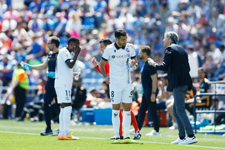 前半13分にはすでに選手達から暑さの影響を感じていた