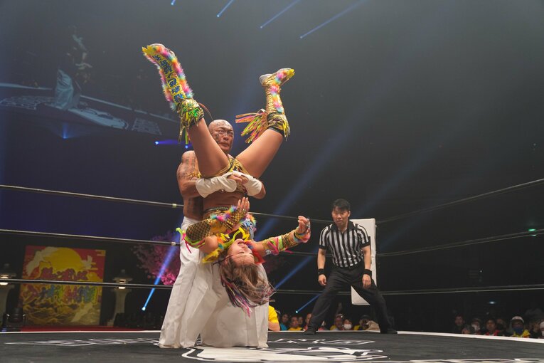 「お前、あの騒動があったのによく来たな」“今のプロレス批判”で炎上した前田日明に、ウナギ・サヤカがモノ申した真意「ぶん殴られようが…」(65)