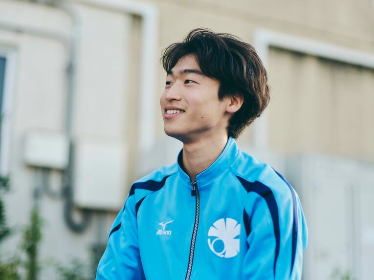 真新しい東大のジャージで取材に応じる吉澤　©Yuki Suenaga