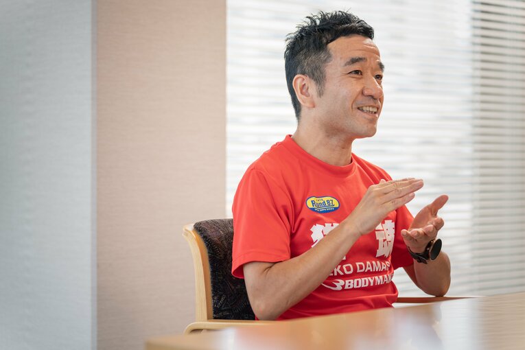 猫ひろし「夜11時に仕事を終え、皇居の周りを40km走り…」オリンピック出場を叶えた、過酷すぎる“マラソンと芸人の両立”(2)