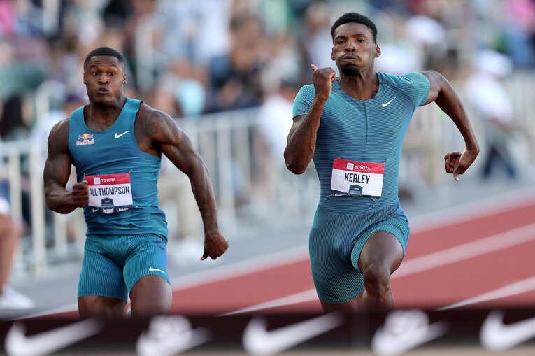 世界陸上オレゴンの100m覇者カーリーと競い合うイライジャ・ホール（左）©︎Getty Images