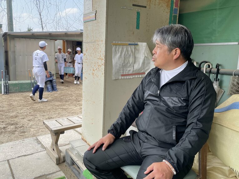 2025年4月撮影、京都廣学館高校コーチ　©︎NumberWeb