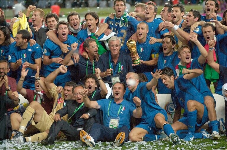 デルピエーロやカンナバーロ、ピルロらを巧みに起用し、アズーリをW杯優勝に導いたリッピ。その采配術は偉大だった。 ／ photograph by Getty Images