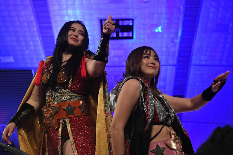 舞華（左）とひめかによるタッグ「舞ひめ」