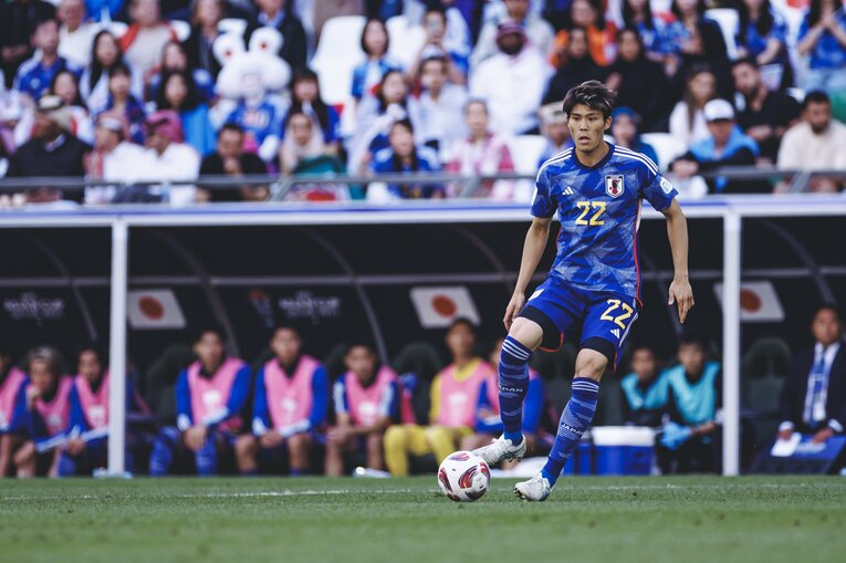 前線への指示や味方のフォローと多くの仕事をこなした冨安健洋　©︎Kiichi Matsumoto