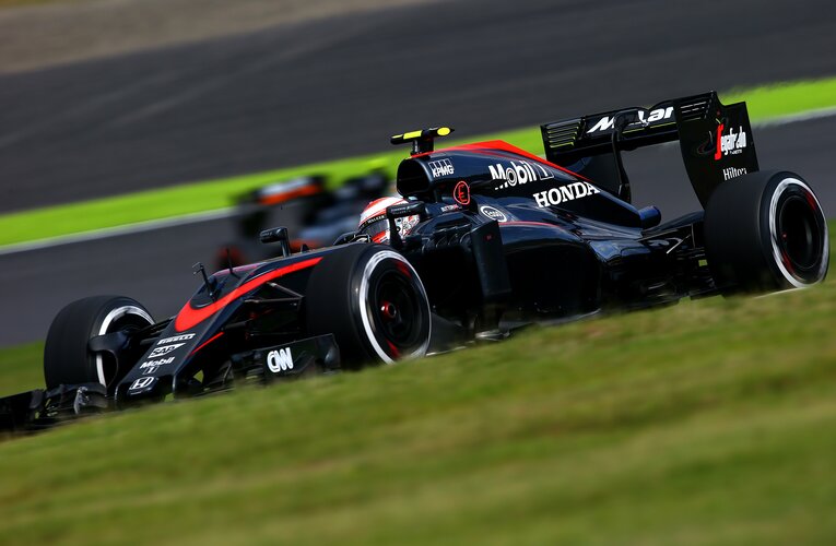 2015年、第4期初年度のマクラーレン・ホンダ。戦闘力に劣り、コンストラクターランクは下から2番めの9位に甘んじた　©Getty Images