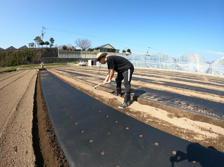 指導者にならないJリーガーは何をする？ 徳永悠平が麦わら帽と長靴姿でスイートコーンを栽培するワケ(15)