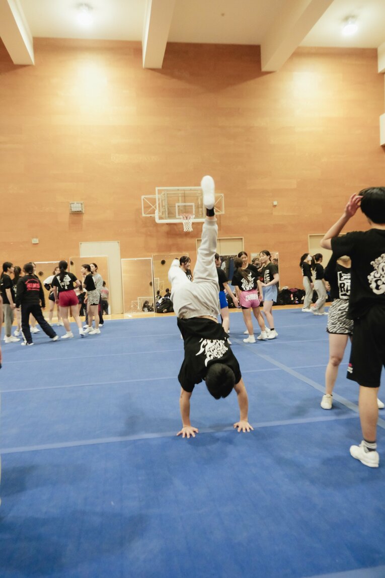 現在の東外大チアリーディング部の練習風景。部員は80人を超えるという　©Wataru Sato