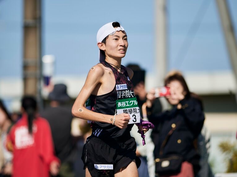 2024年の全日本7区、国学院大の平林は太田を猛追する　©Yuki Suenaga
