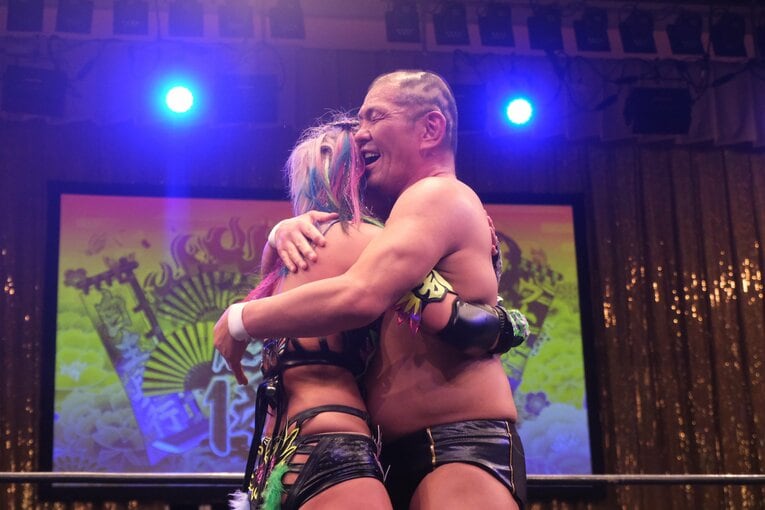 「スターダムをクビになって…」人気女子プロレスラーが初告白　ウナギ・サヤカ“超満員の自主興行”に密着して感じた「不思議な風格」(49)