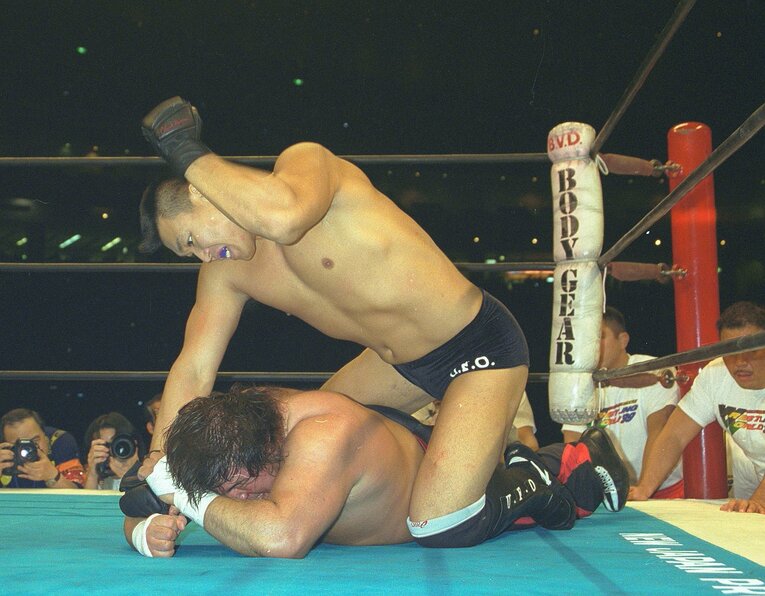 「1・4事変」として語り継がれる1999年東京ドームでの小川直也vs橋本真也【スワイプするとそのほかの写真もご覧になれます】　©東京スポーツ新聞社