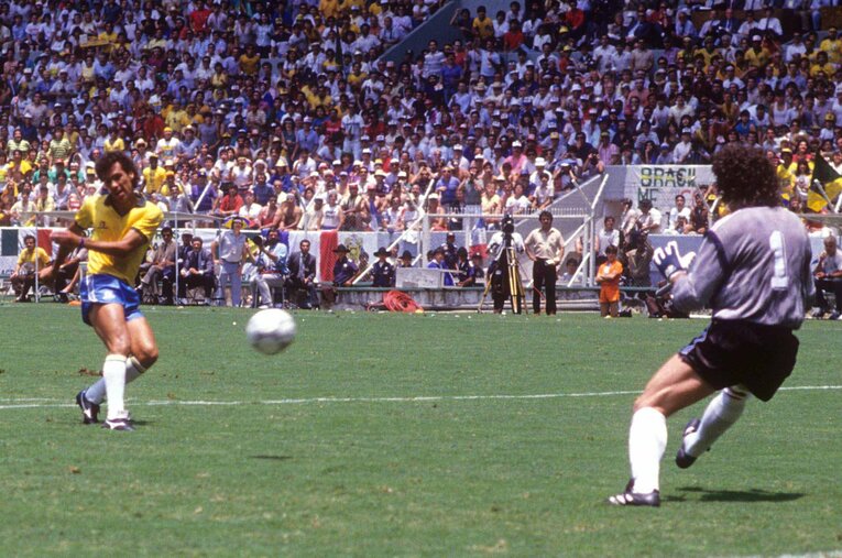 メキシコW杯フランス戦、カレッカのゴール　©AFLO