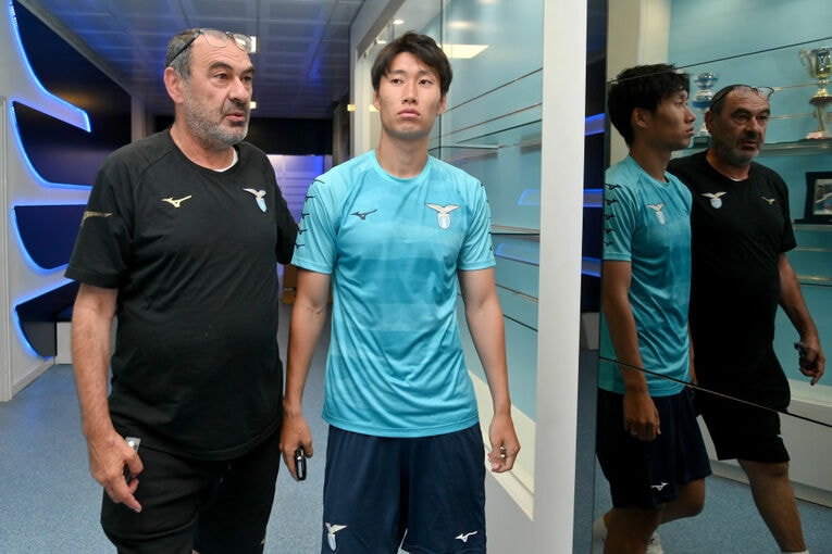 ラツィオ加入直後の鎌田とサッリ監督　©Getty Images