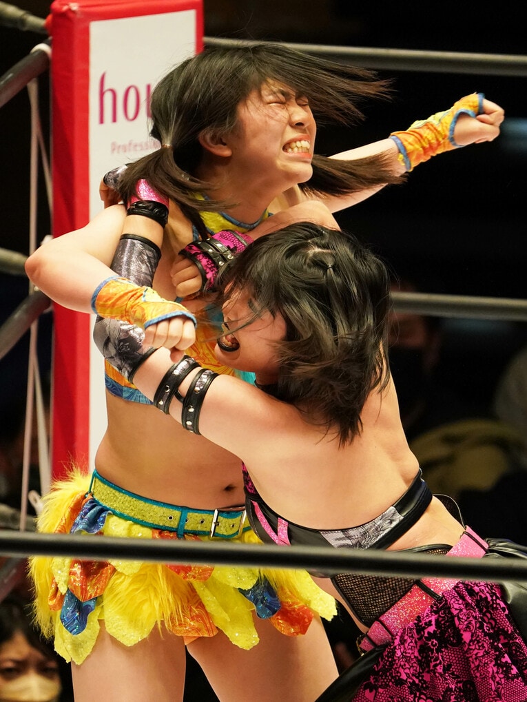 リング上で激しい“姉妹喧嘩”を繰り広げる羽南と吏南