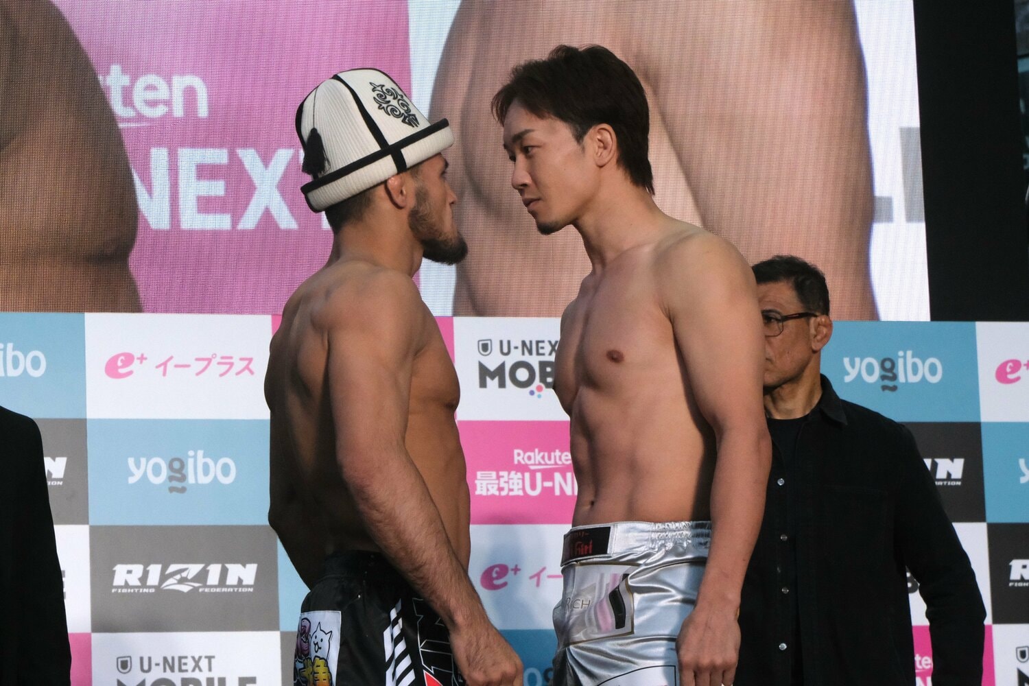 公開計量で向き合う朝倉未来とシェイドゥラエフ　©Norihiro Hashimoto