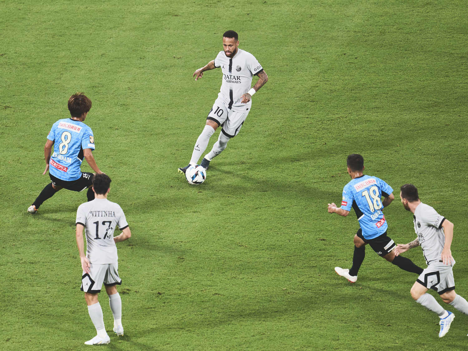 トライアングルを形成してボールを回すPSG　©Yuki Suenaga