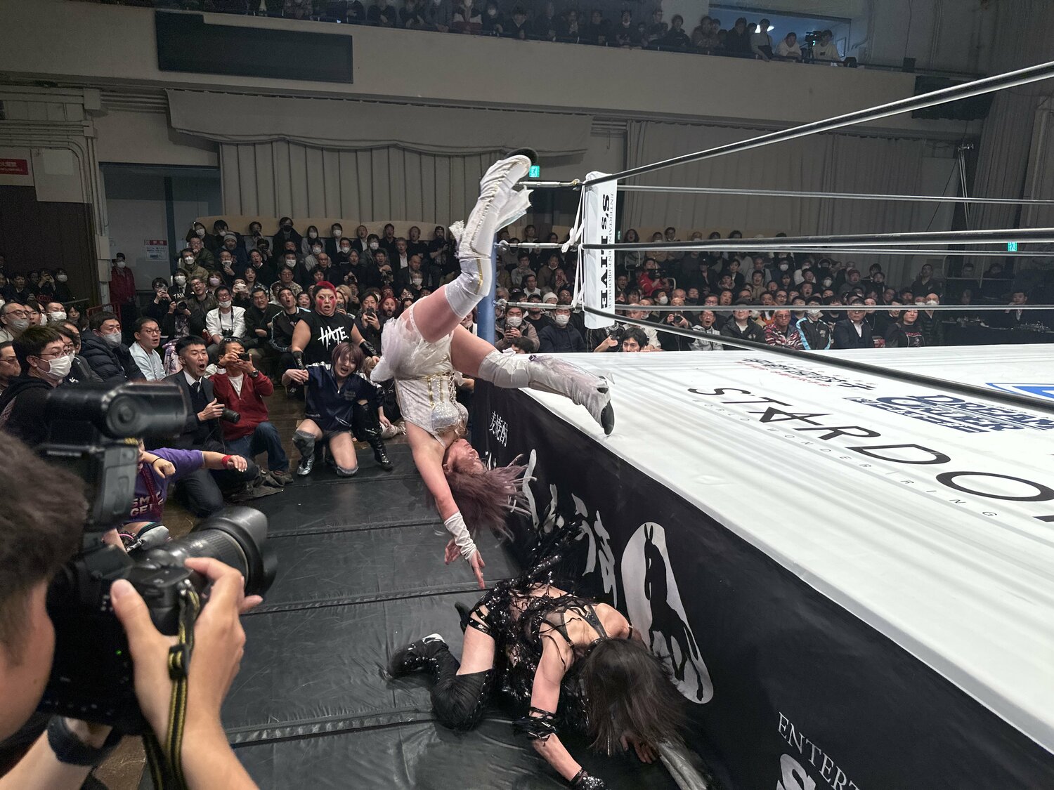 上谷の断崖式フランケンシュタイナー(2枚目/2枚) ©Norihiro Hashimoto