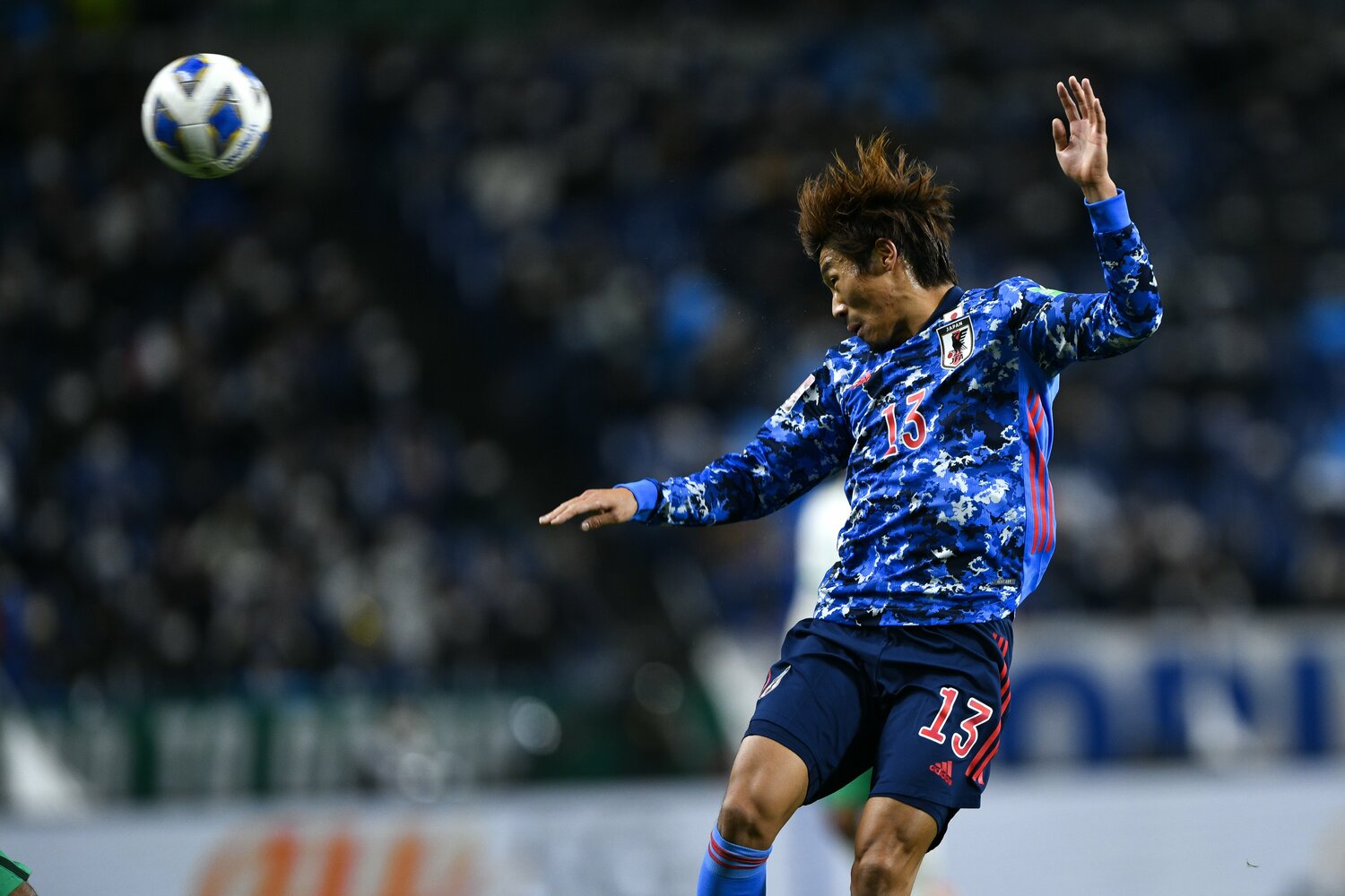 21-22シーズンは誰よりも大変な移動を強いられたが、守田はタフに戦った　©Takuya Sugiyama/JMPA