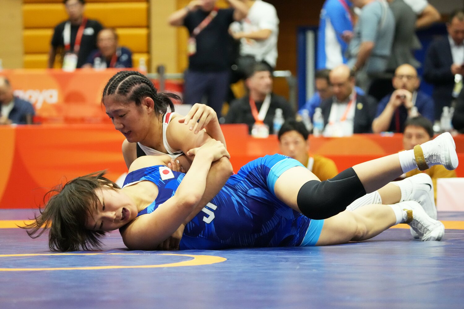 1回戦でバトフヤグ(モンゴル)に苦戦する藤波朱理 ©Etsuo Hara/Getty Images