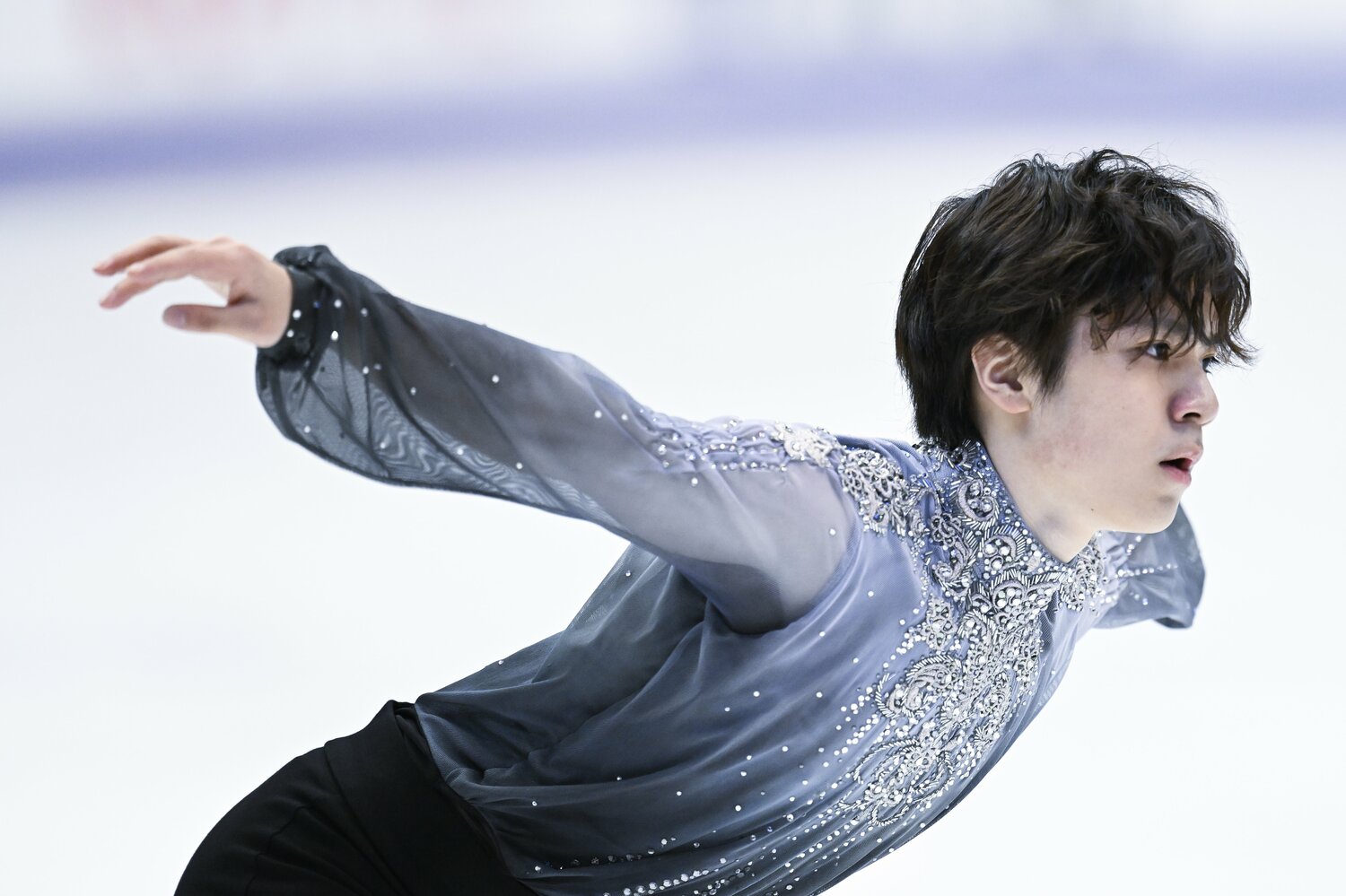 NHK杯、フリー序盤のジャンプを立て続けに決める宇野　©Asami Enomoto