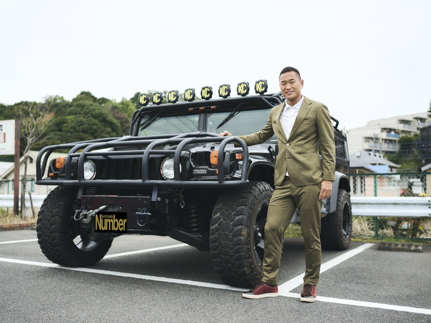 昔購入し、現在は売却を考えているという愛車ハマーと　©Yuki Suenaga