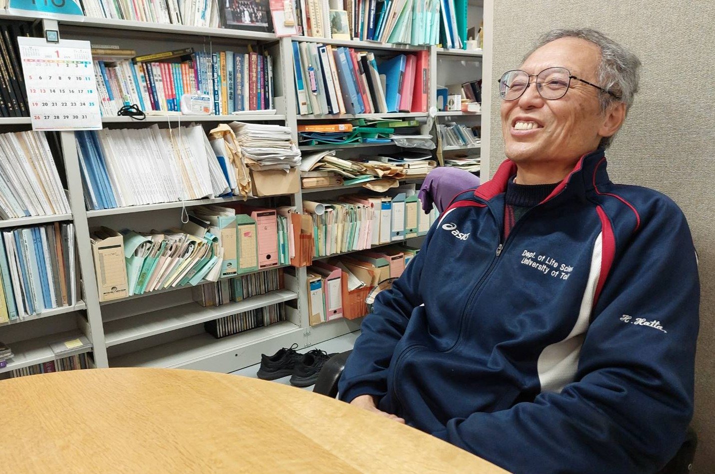 笑顔で年始の喧騒を振り返る“給水おじさん”八田教授　©︎NumberWeb