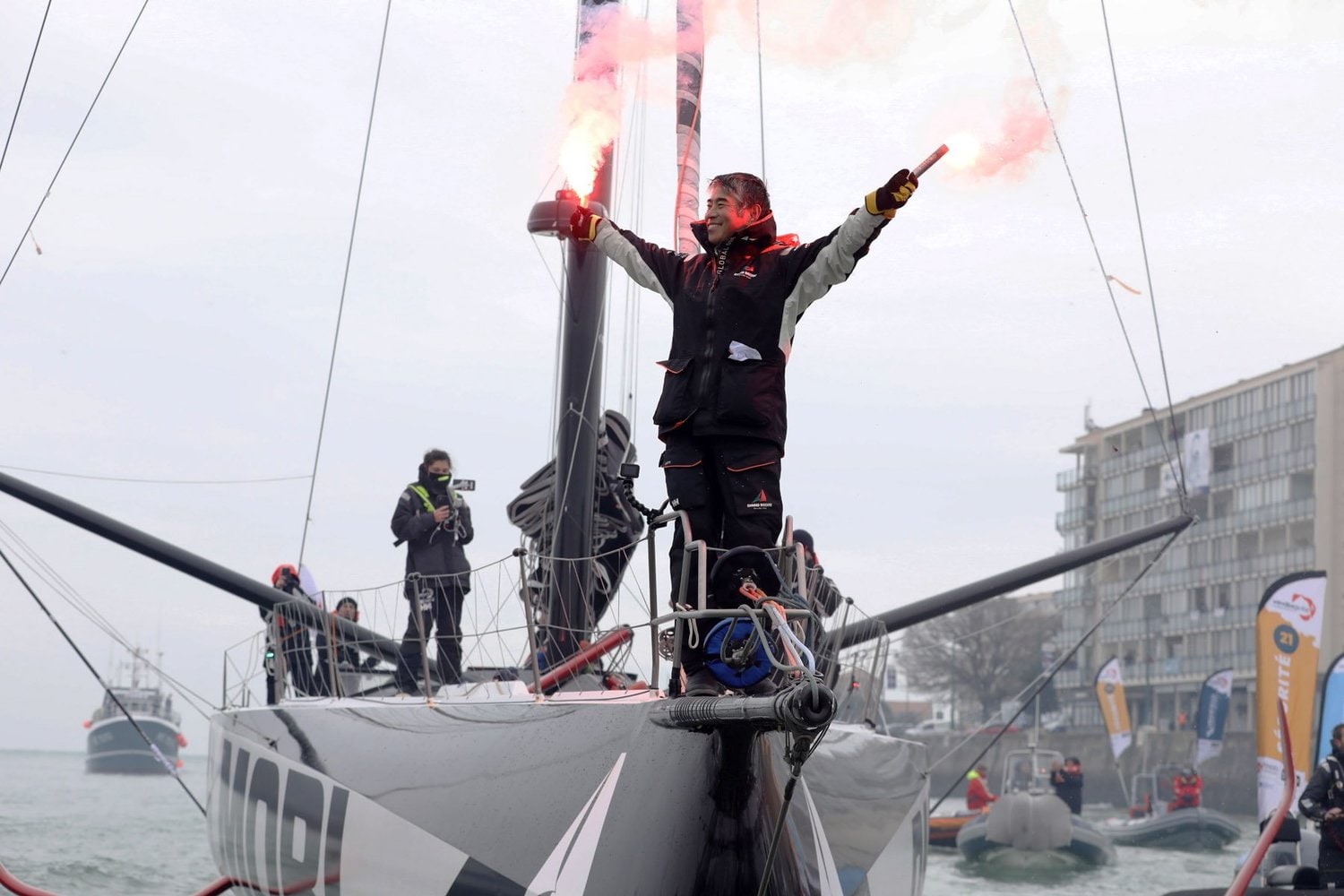 アジア人初の完走を遂げた白石康次郎は大きな賛辞とともに迎え入れられた