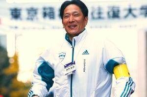 原晋監督の妻が明かす、青学大のルール「配膳・掃除当番は平等」「箱根駅伝を走る選手も過保護に扱わない」 チームの結束力を強くする“寮生活のヒミツ”