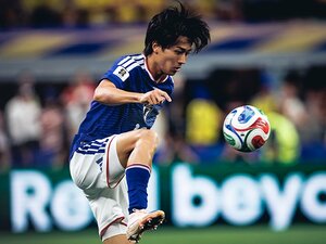 中村敬斗と田中碧“ソックス異変”の一部始終「給水タイムにハサミで」「前半終わって主審と…」NHKに映らないスウェーデン戦真相をカメラマンは撮った