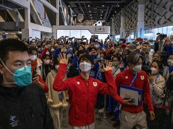 羽生結弦に大興奮のボランティア、バブルで食事に困る海外記者…「同じ“北京五輪”でも14年前と何が違った？」現地取材記者がレポート＜Number Web＞ photograph by JIJI PRESS