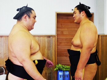「相撲人生の最後を楽しませてくれた」若の里と元付け人・輝の巡業物語。 ＜Number Web＞ photograph by Shoko Sato