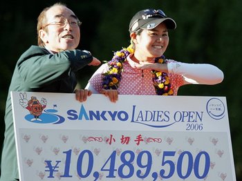 優勝したら志村けんと「アイーン」。ゴルファーが感じた一流の気遣い。＜Number Web＞ photograph by Kyodo News