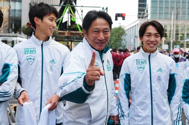 原晋監督「今の青学があるのは、彼らのおかげ」就任当初に“じつはあった”部員やOBからの反発…箱根駅伝の最強監督を支えた“仲間たちの協力”秘話