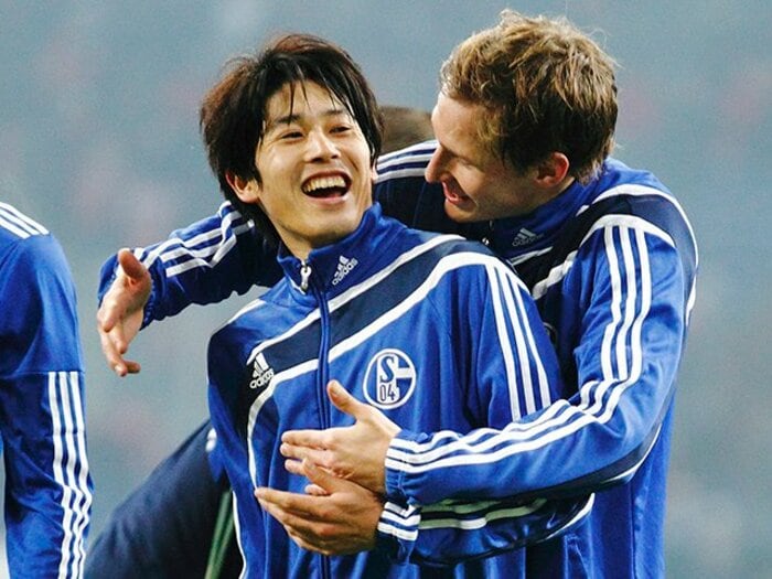 「ウチダのような存在が足りない」今もシャルケで愛される内田篤人… “選手と指導者目線”で当時の仲間と監督を語ってくれた<Number Web> photograph by Takuya Sugiyama