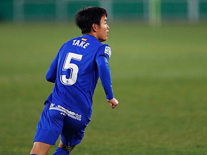 久保建英、加入数日でヘタフェ監督が“信頼のハグ” 解任論を封じた「才能を解き放つ」好プレー集【激写】<Number Web> photograph by Daisuke Nakashima