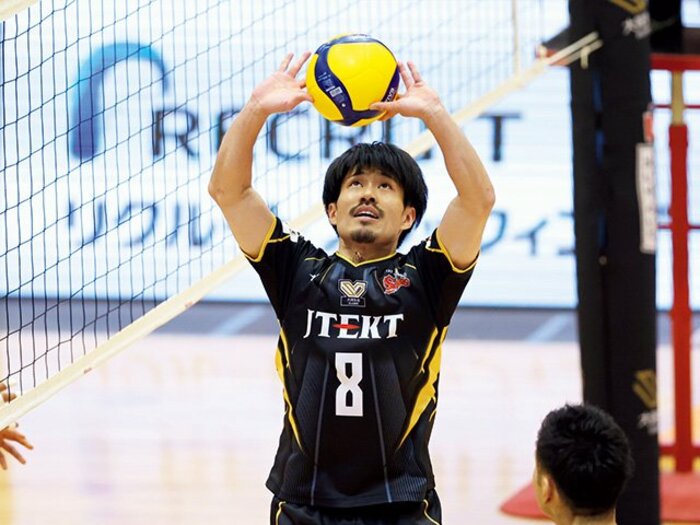 関田誠大「勝てれば何でもいいです」明かした“サントリー移籍”最大の理由とは？「エース頼みのバレーはあまり面白くない」と語った男はどう融合するか＜Number Web＞ photograph by AFLO