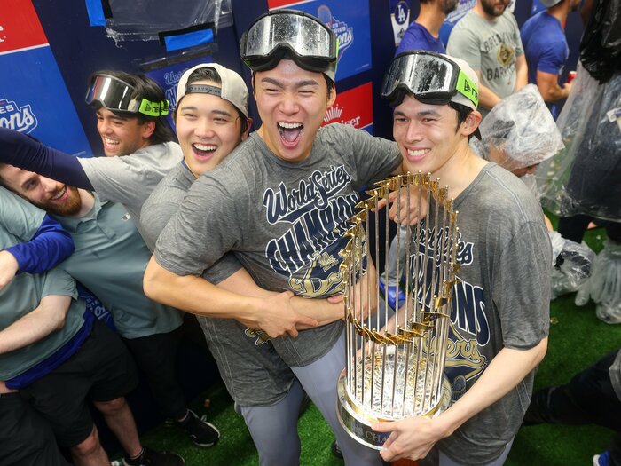 「ドジャースナインは“開き直らなかった”」ワールドシリーズの勝因をNHK解説者が読む「大谷翔平の申告敬遠を初めて得点につなげた場面から…」＜Number Web＞ photograph by Getty Images