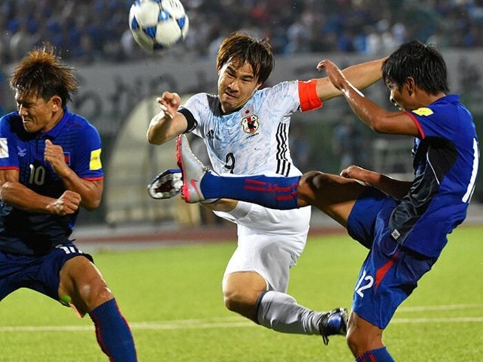 代表でPK失敗、レスターでは控え……。岡崎慎司が飛躍のために歩む苦境。＜Number Web＞ photograph by Takuya Sugiyama