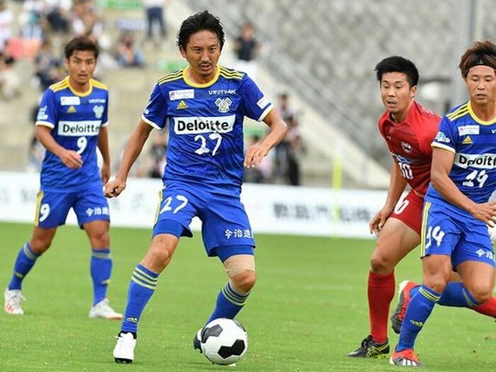 岡田武史の理念を実現する橋本英郎。FC今治のJ3昇格を引っ張る40歳。＜Number Web＞ photograph by FC Imabari