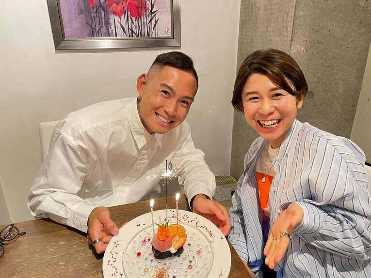 今年5月の結婚記念日を2人で祝うことができた（本人提供）