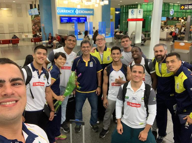 中央の黒シャツの人物がウィルソン強化部長©Yuko Fujii