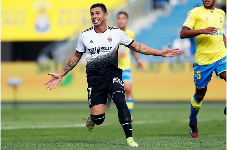 〈激写〉岡崎慎司35歳、スペイン2部から日本代表の救世主になれるか 「すごい良いヤツだよ」新天地でも愛される“侍魂”(14)